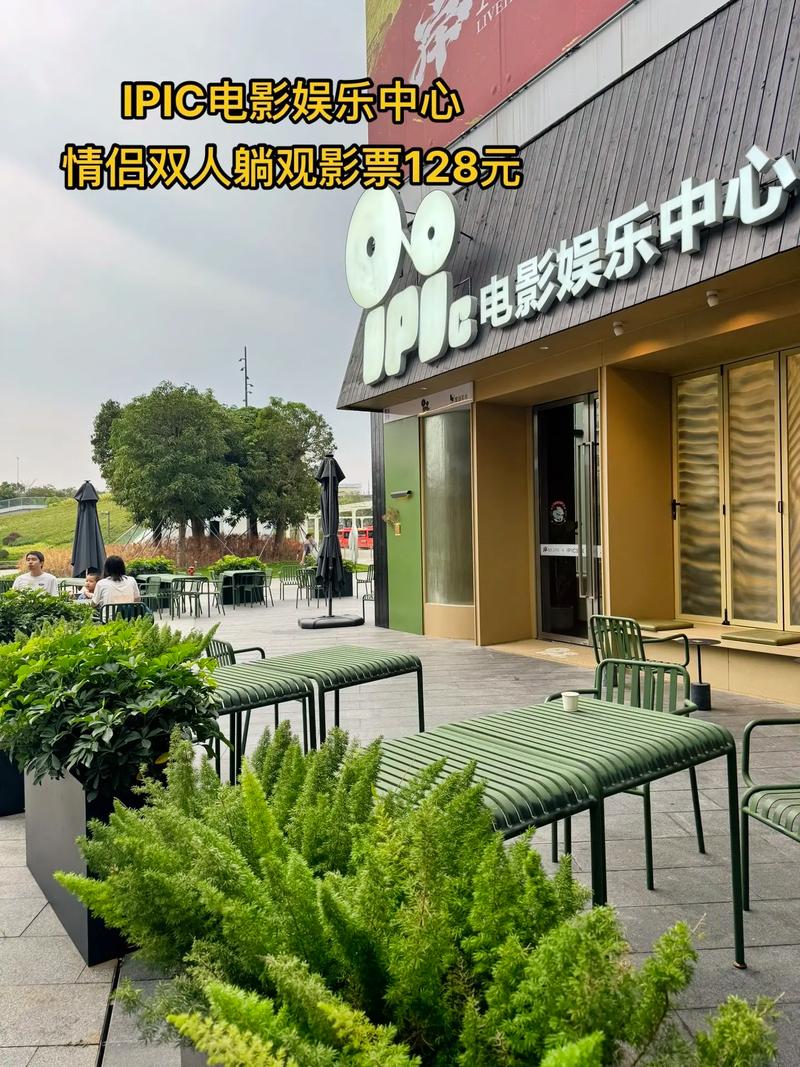 乳峰高耸的美艳人妻的相关介绍