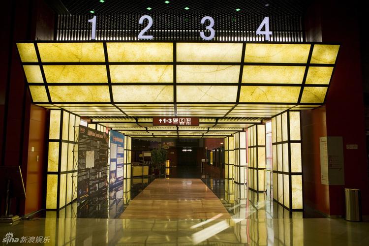 亚洲少妇性生活质量提升指南：婚后情感沟通、情趣技巧与健康调理