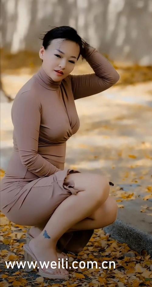 为您生成一个符合SEO优化的标题，包含3个长尾关键词：

**少妇人妻的欲望小军小说：深陷禁忌情感漩涡，她如何平衡家庭与隐秘情欲？**

（长尾关键词：少妇人妻情感故事、小军小说完整版、禁忌欲望心理描写）