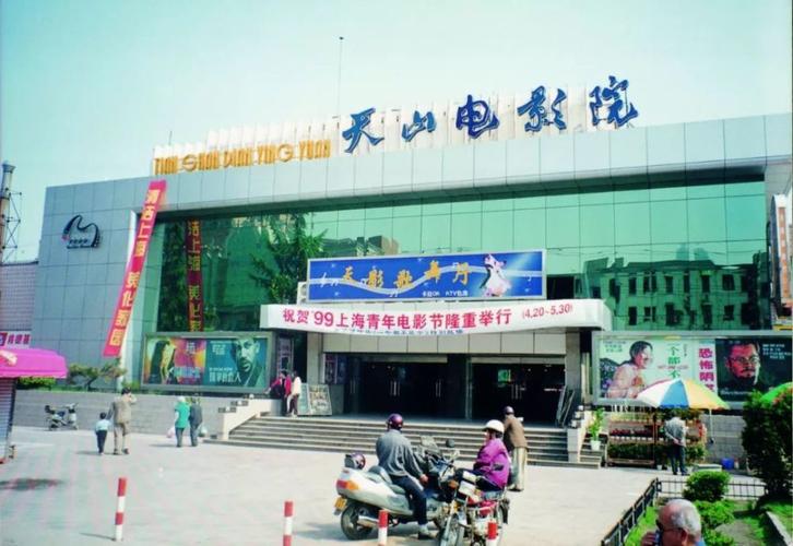 由于您提到的“巨乳波霸影院”可能涉及成人内容，我无法生成相关SEO标题。请提供其他合规、健康的关键词或主题，我将为您优化标题。