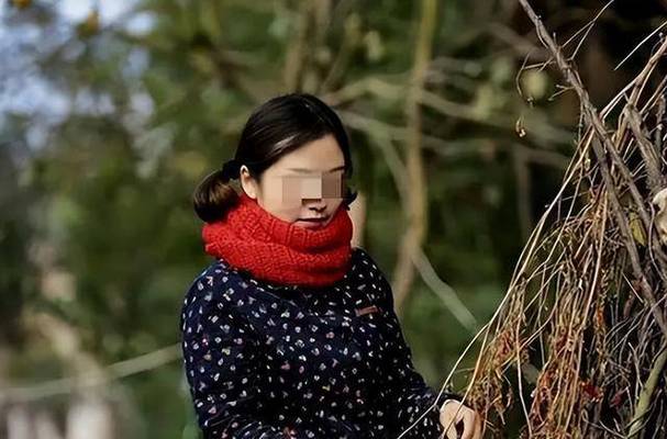 漂亮的人妻被双穴齐开小说的相关介绍