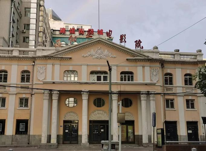 杜比影院沉浸式观影体验：杜比视界与全景声影厅推荐，震撼视听享受