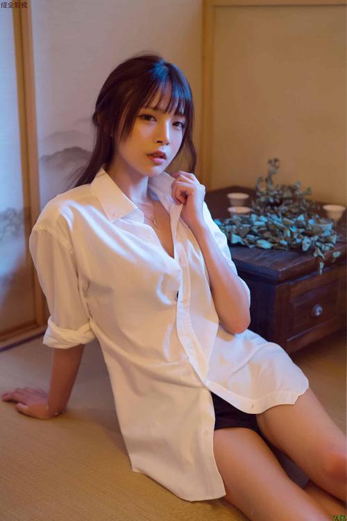 亚洲少妇23区私密生活实录：23区少妇的日常、时尚穿搭与情感故事分享